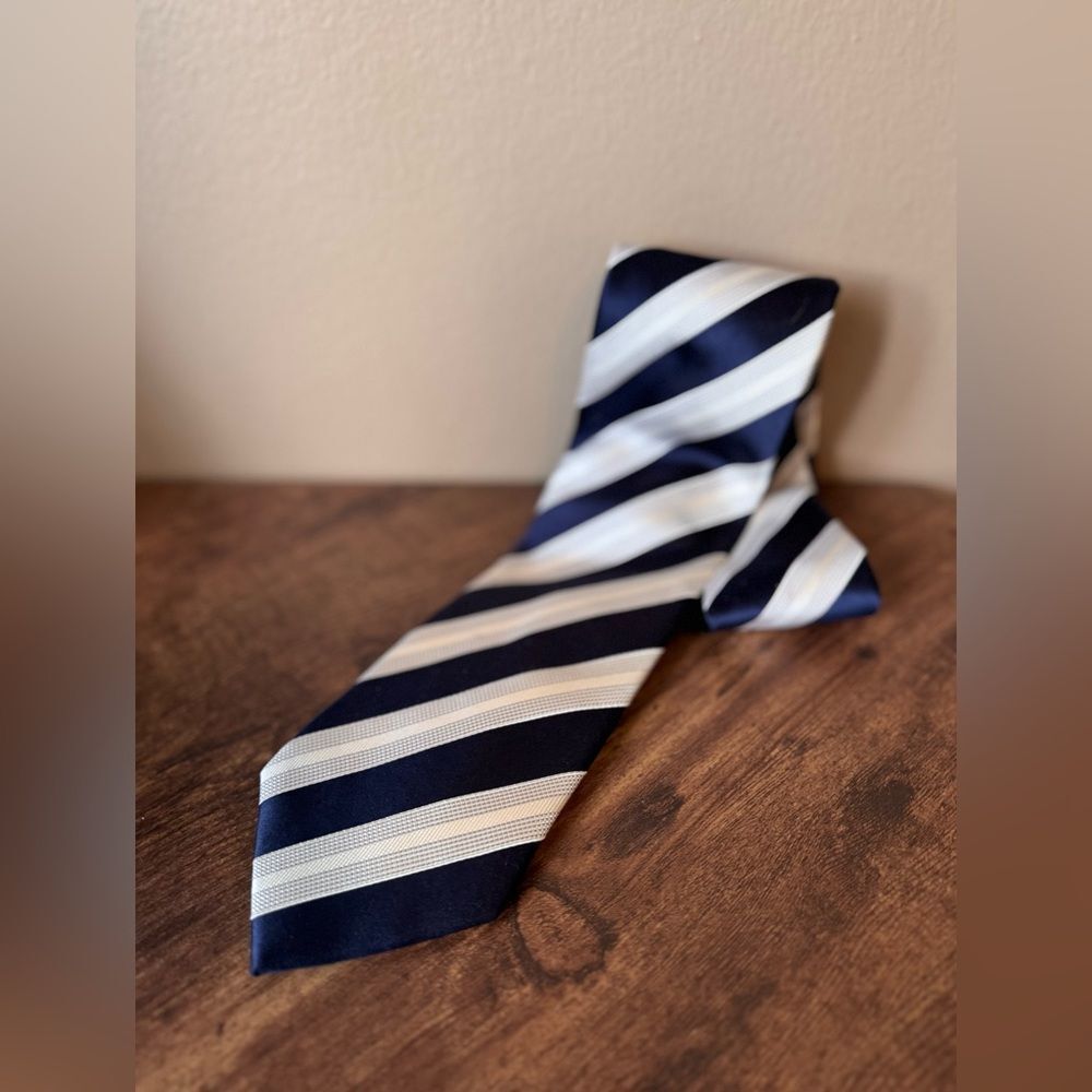 Vintage Donald Trump‎ [President] Trump Blue/White 100% Silk Signature Tie